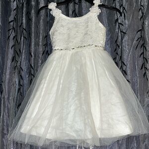 Beautiful flower girl dress with belt and butt bow